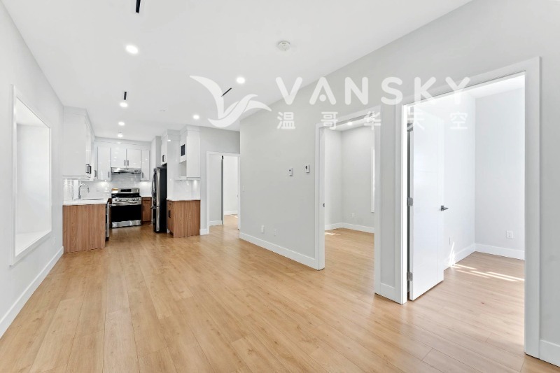 260112173049_6080 VICTORIA DRIVE LIVINGROOM P1_副本.jpg